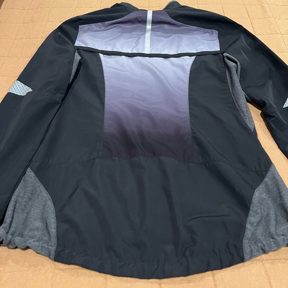 Running room jacket - Picture 3 of 3